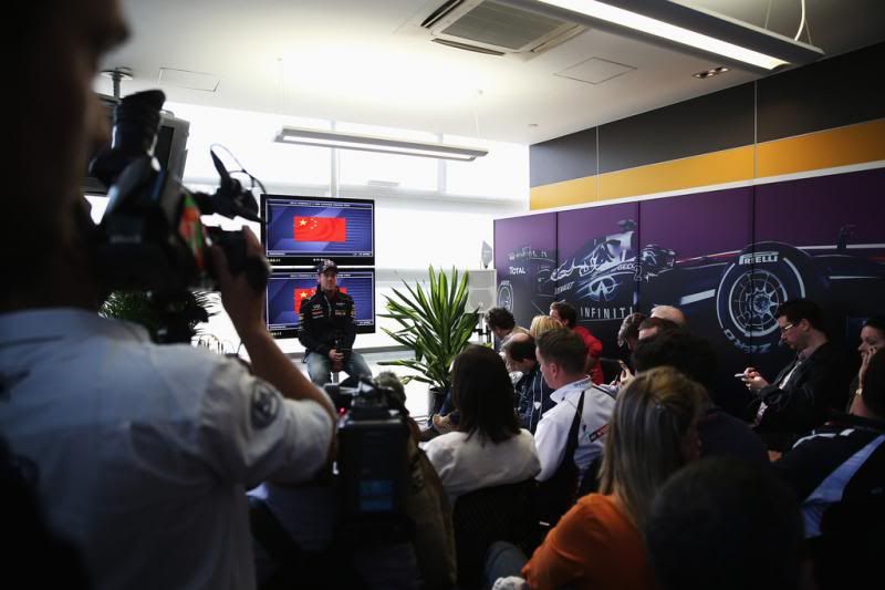 Toti ochii pe Red Bull in China