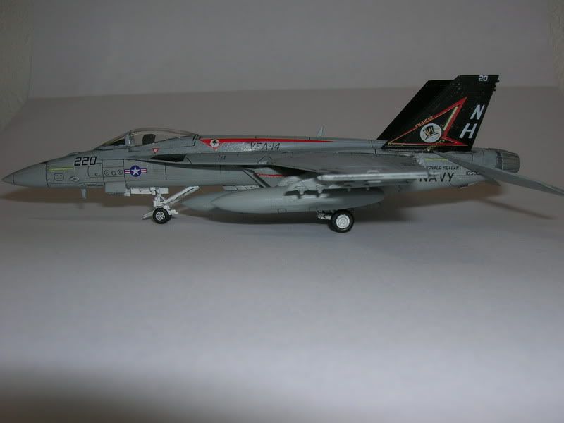 VFA-14F-18E.jpg