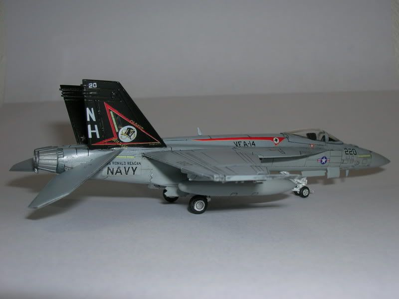 VFA-14F-18Eside.jpg