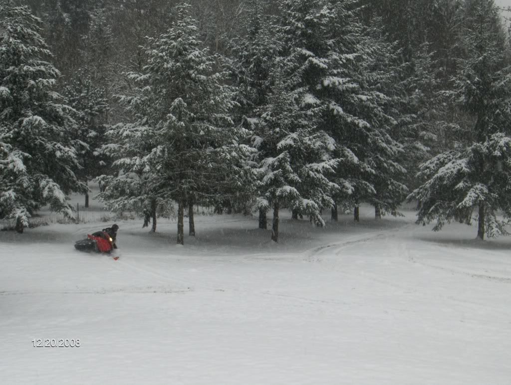 firstsnowmobiling001.jpg