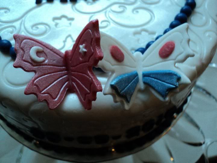 http://i75.photobucket.com/albums/i296/Caroliensixsixsix/detailbruidstaartje.jpg