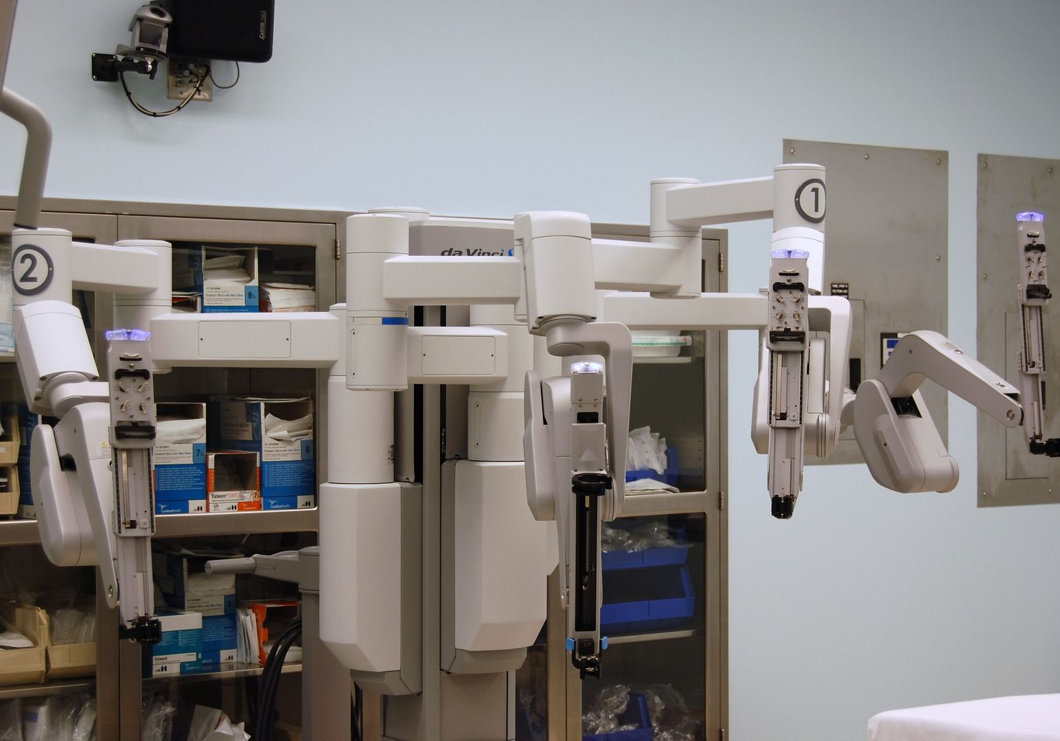 Robotic Surgery Videos - click to watch; photo: da Vinci surgical system equipment Robotic Surgery Videos - click to watch; photo: da Vinci surgical system equipment