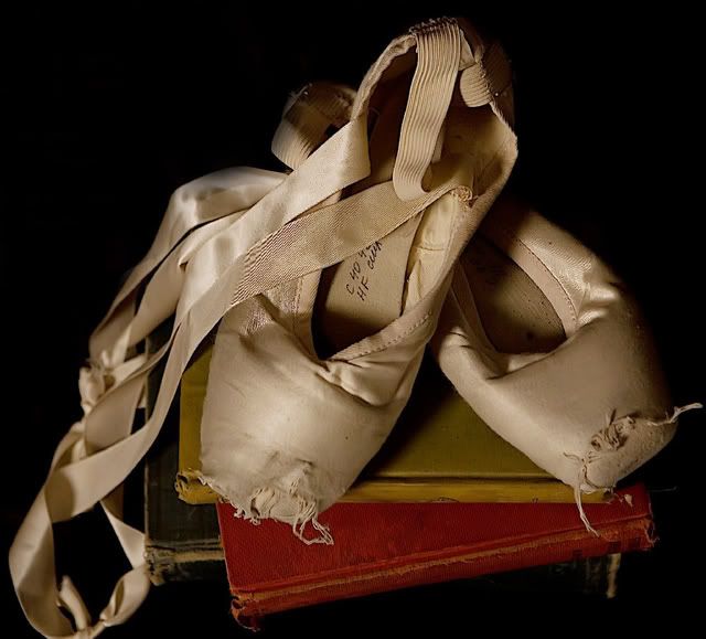 IMAGE: http://i75.photobucket.com/albums/i309/kajawhit/Balletcandle2web.jpg