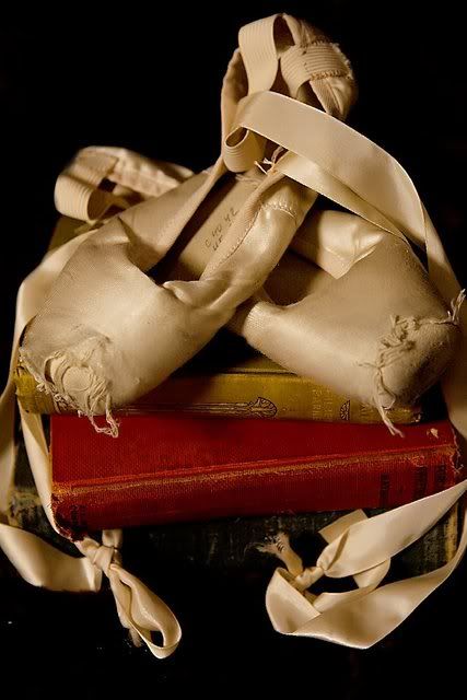 IMAGE: http://i75.photobucket.com/albums/i309/kajawhit/Balletcandle3web.jpg