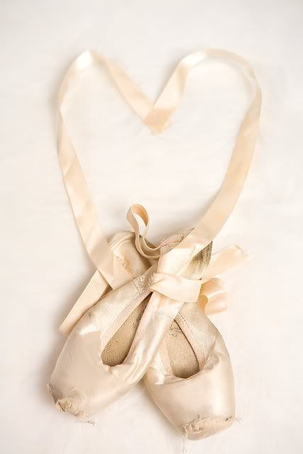 IMAGE: http://i75.photobucket.com/albums/i309/kajawhit/Balletwrn.jpg