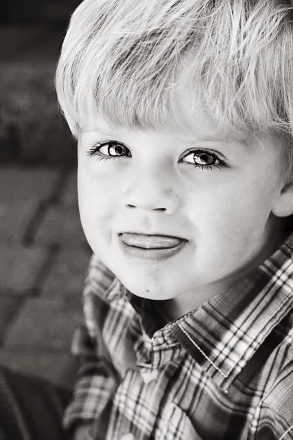 IMAGE: http://i75.photobucket.com/albums/i309/kajawhit/Boyweb-2.jpg