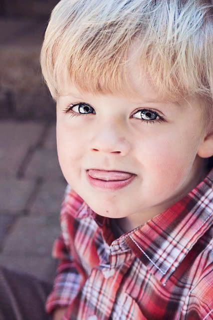 IMAGE: http://i75.photobucket.com/albums/i309/kajawhit/Boyweb1.jpg