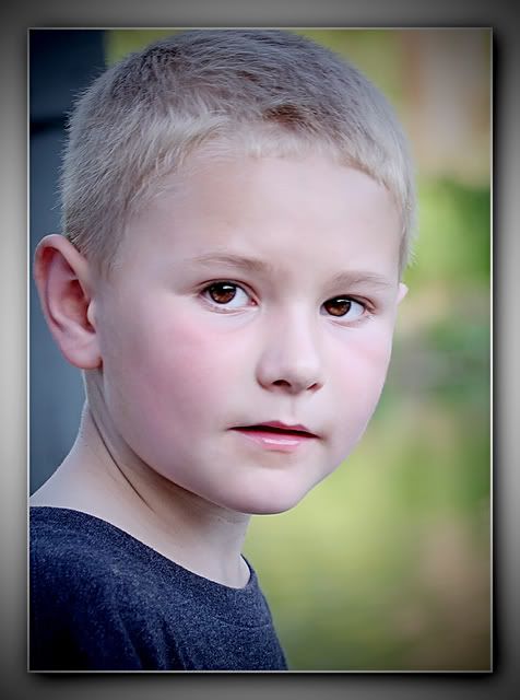 IMAGE: http://i75.photobucket.com/albums/i309/kajawhit/browneyes.jpg