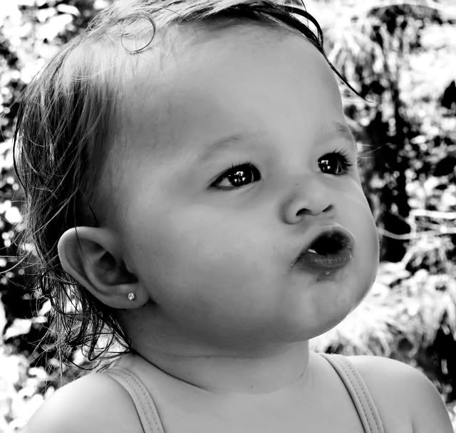 IMAGE: http://i75.photobucket.com/albums/i309/kajawhit/cute-girlweb.jpg