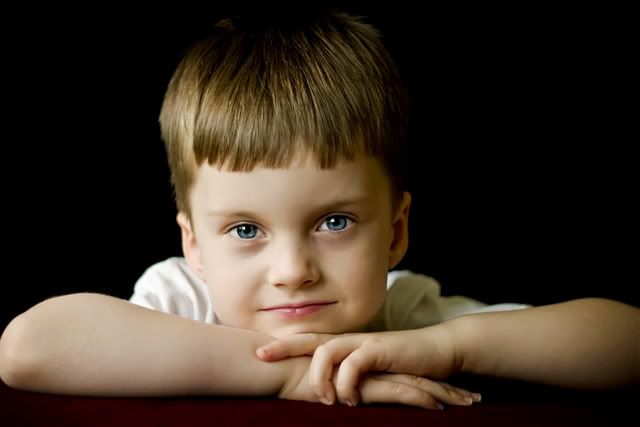 IMAGE: http://i75.photobucket.com/albums/i309/kajawhit/elbows.jpg