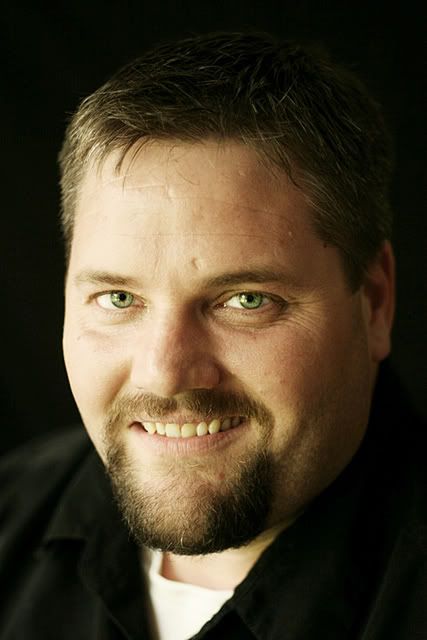 IMAGE: http://i75.photobucket.com/albums/i309/kajawhit/guy.jpg