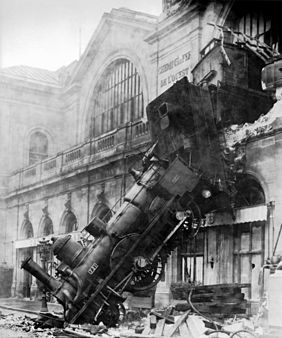  photo Train_wreck_at_Montparnasse_1895.jpg