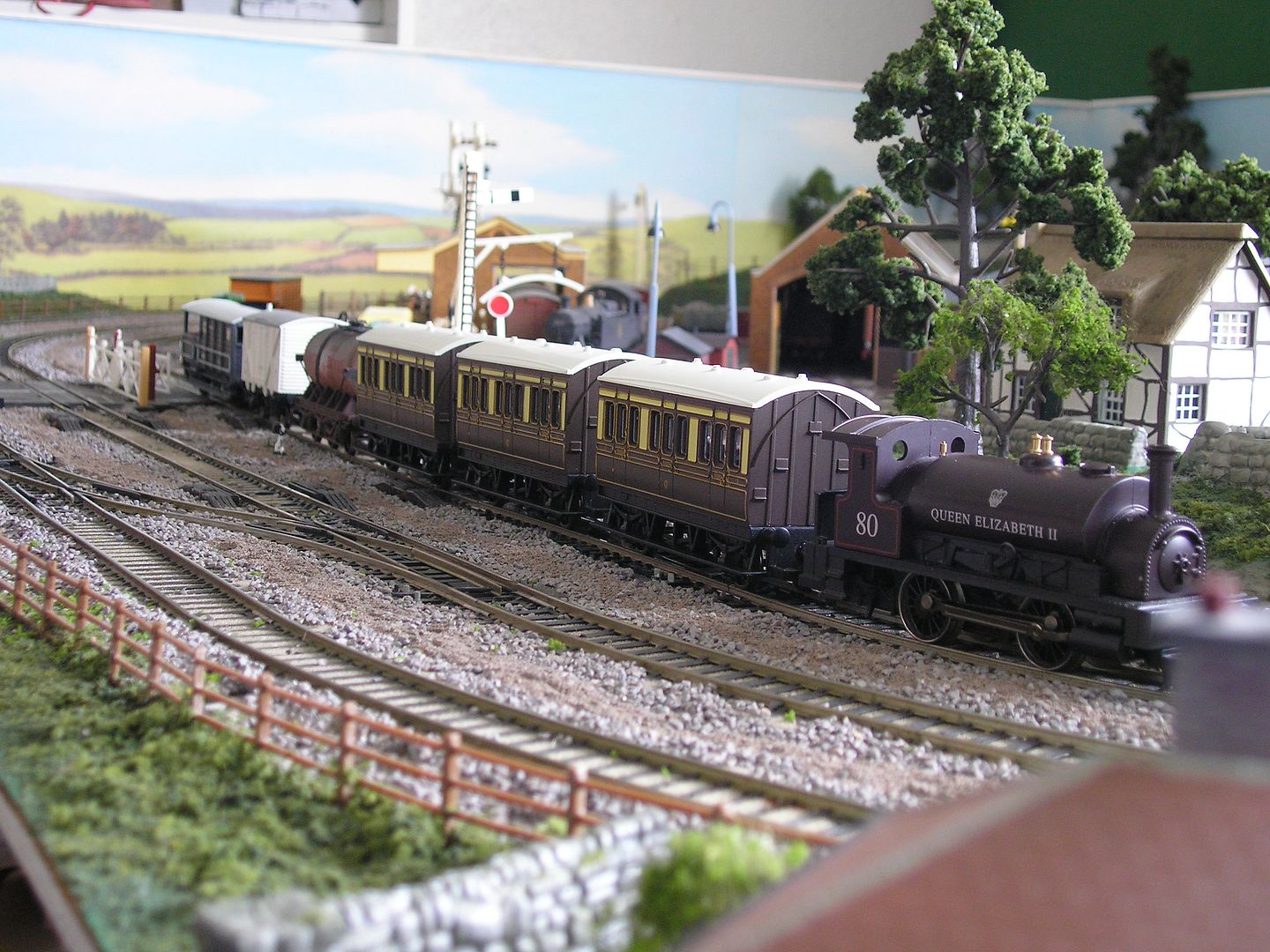Hornby R446 four wheel GWR coach. - New Railway Modellers 