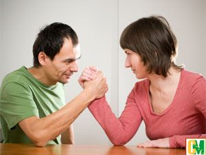 bạn đời thích kiểm soát