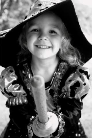 IMAGE: http://i75.photobucket.com/albums/i317/bdj3/Juliawitch1mbw.jpg