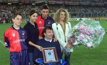 Gianluca Signorini e famiglia in una foto del 2001 quando era già malato.