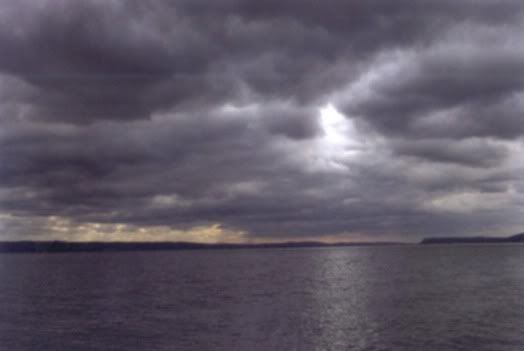 https://i75.photobucket.com/albums/i295/adi_09/Korn20-20Cloudy20Lake.jpg